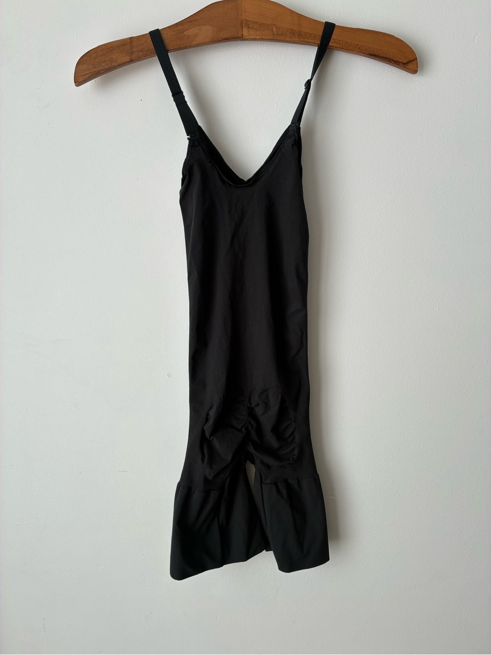 SKIMS Shapewear Women’s Large Seamless Sculpt Bodysuit Mid Thigh - Picture 3 of 8